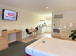 Beachcomber Motel And Apartments