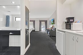 Caledonian Hotel Motel