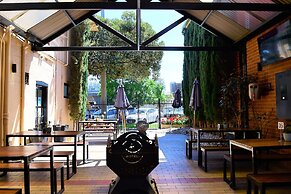 Caledonian Hotel Motel