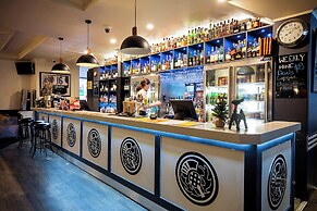 Caledonian Hotel Motel