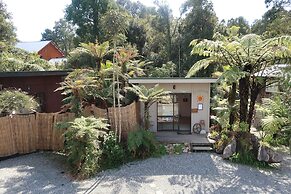 Te Nikau Retreat - Hostel