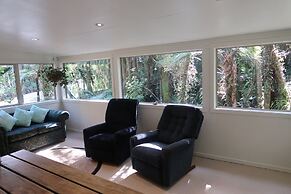 Te Nikau Retreat - Hostel