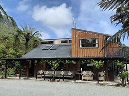 Te Nikau Retreat - Hostel