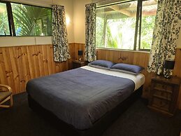 Te Nikau Retreat - Hostel