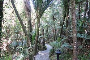 Te Nikau Retreat - Hostel