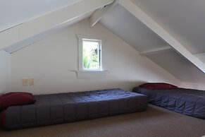 Te Nikau Retreat - Hostel