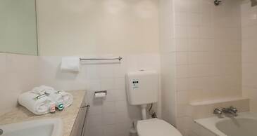 Cairns Holiday Lodge