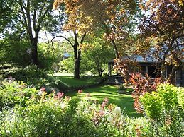 Braeside Mt Macedon Country Retreat & Bed & Breakfast