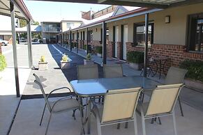 Saltbush Motor Inn