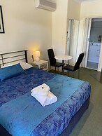 Paddle Steamer Motel