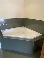 Paddle Steamer Motel