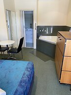 Paddle Steamer Motel