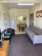 Paddle Steamer Motel