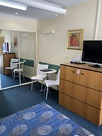 Paddle Steamer Motel