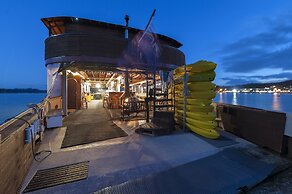 The Rock Adventure Cruise