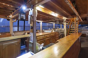 The Rock Adventure Cruise