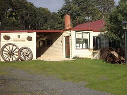Glenbrook House and Cottage