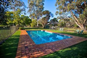 Mountain View Motor Inn & Holiday Lodges