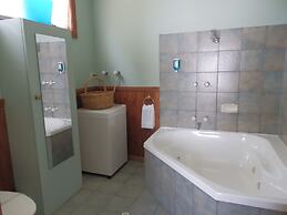 Mountain View Motor Inn & Holiday Lodges