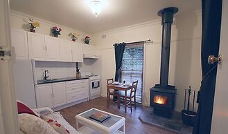 Tudor Cottages Mt Dandenong