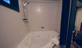 Tudor Cottages Mt Dandenong