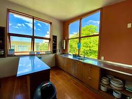 On Top Apartments & Hostel Backpackers