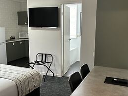 Hamilton's Henry Parkes Motor Inn, Parkes