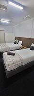 Hamilton's Henry Parkes Motor Inn, Parkes