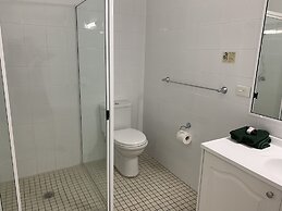 Hamilton's Henry Parkes Motor Inn, Parkes