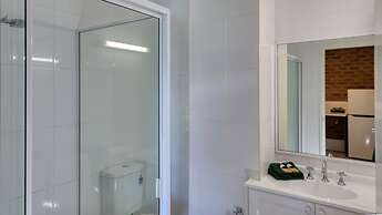 Hamilton's Henry Parkes Motor Inn, Parkes