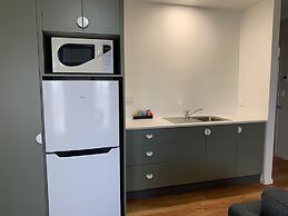 Hamilton's Henry Parkes Motor Inn, Parkes