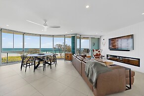 The Waterford on Main Beach
