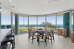 The Waterford on Main Beach