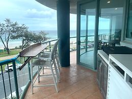 The Waterford on Main Beach