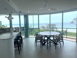 The Waterford on Main Beach