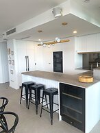 The Waterford on Main Beach