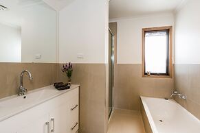 Freshwater Creek Cottages and Farm Stay