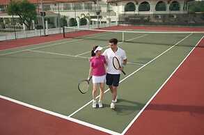 Brunsfield Embassyview Condosuite