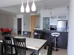 Brunsfield Embassyview Condosuite