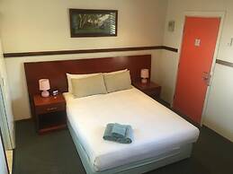 Across Country Motel and Serviced Apartments