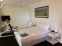 Across Country Motel and Serviced Apartments