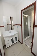 Across Country Motel and Serviced Apartments