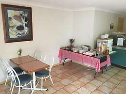 Across Country Motel and Serviced Apartments