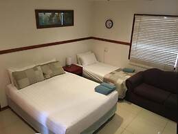 Across Country Motel and Serviced Apartments
