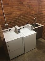 Across Country Motel and Serviced Apartments