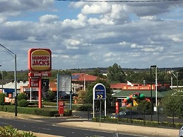 Across Country Motel and Serviced Apartments