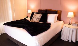 Stanley Hotel & Apartments