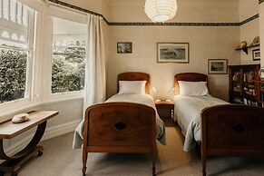 Stanley Hotel & Apartments