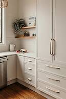 Stanley Hotel & Apartments