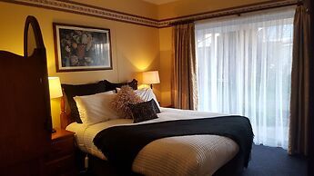 Stanley Hotel & Apartments